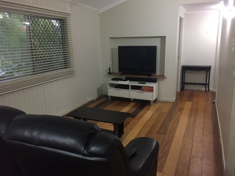 102 Callaghan St, Mooroobool QLD 4870