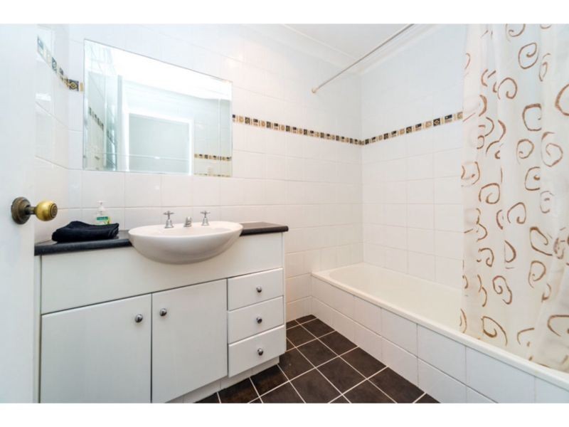 126 Wilson St, Labrador QLD 4215