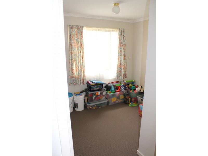 2 Laws Drive, Bega NSW 2550