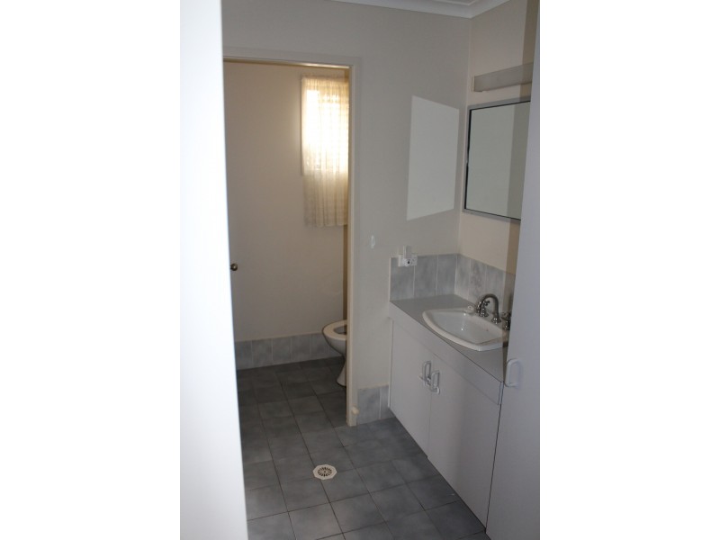 2 Laws Drive, Bega NSW 2550