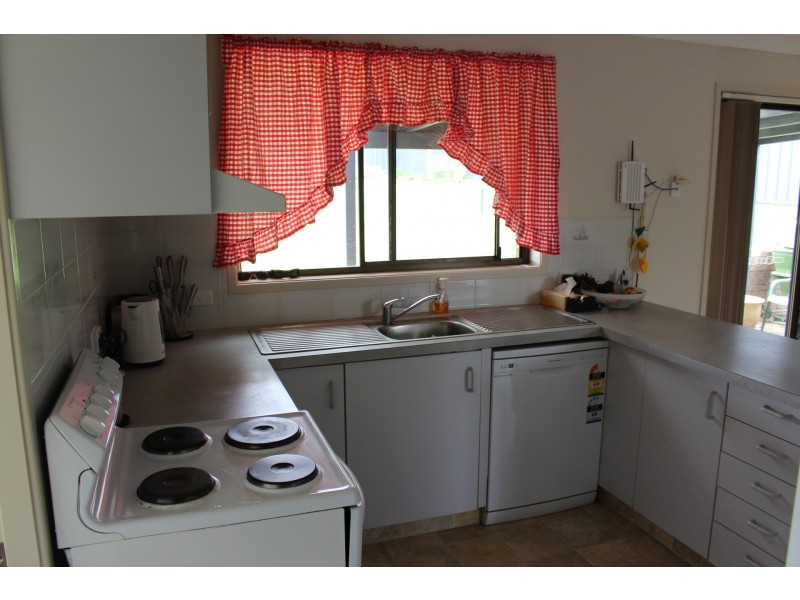 2 Laws Drive, Bega NSW 2550