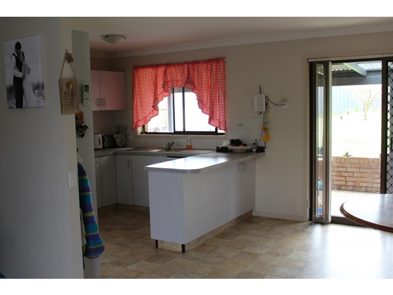 2 Laws Drive, Bega NSW 2550