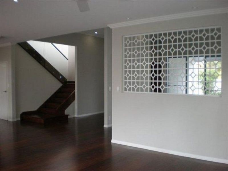 19 Lenneberg Street, Southport QLD 4215