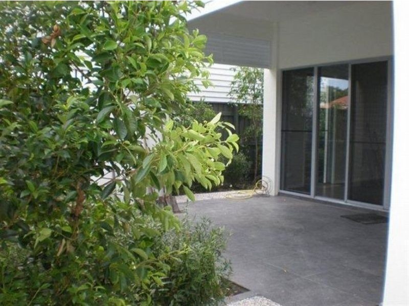 19 Lenneberg Street, Southport QLD 4215