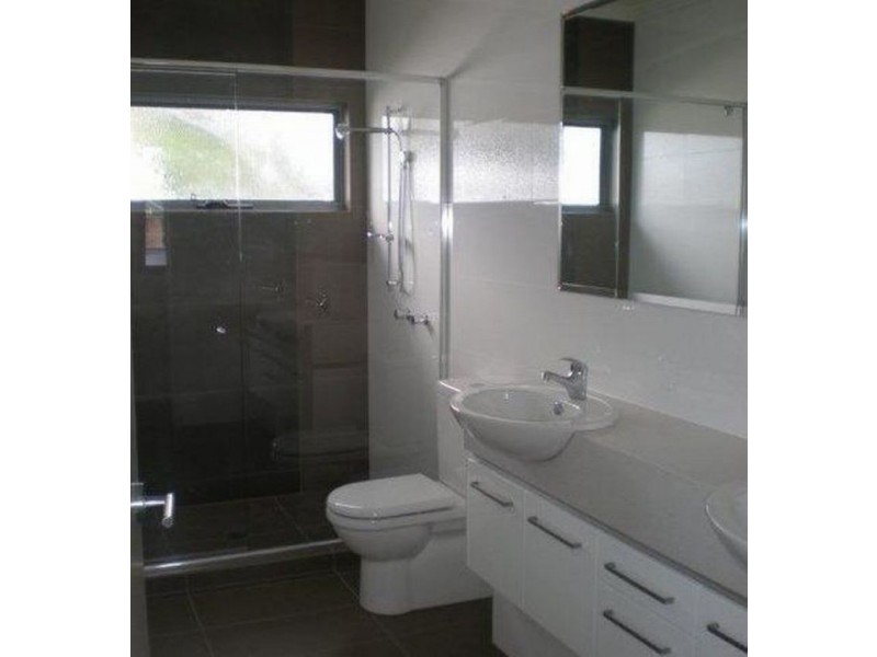 19 Lenneberg Street, Southport QLD 4215