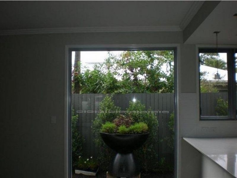 19 Lenneberg Street, Southport QLD 4215