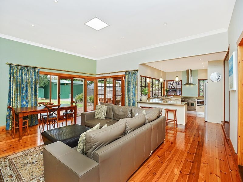 8 Renown Avenue, Victor Harbor SA 5211