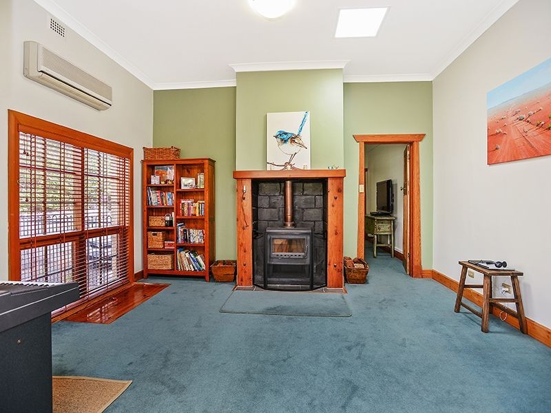 8 Renown Avenue, Victor Harbor SA 5211