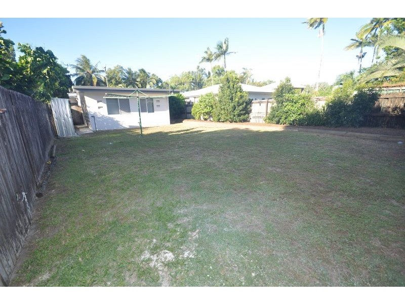 89 Wattle St, Yorkeys Knob QLD 4878