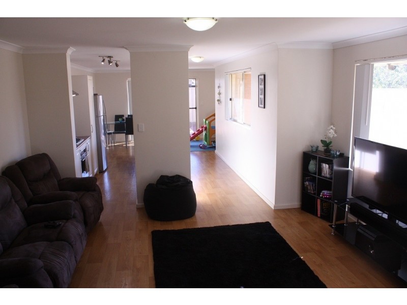 4/187 Cammillo Road, Kelmscott WA 6111