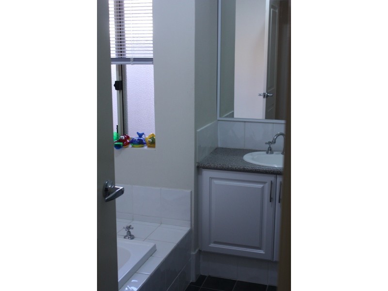 4/187 Cammillo Road, Kelmscott WA 6111