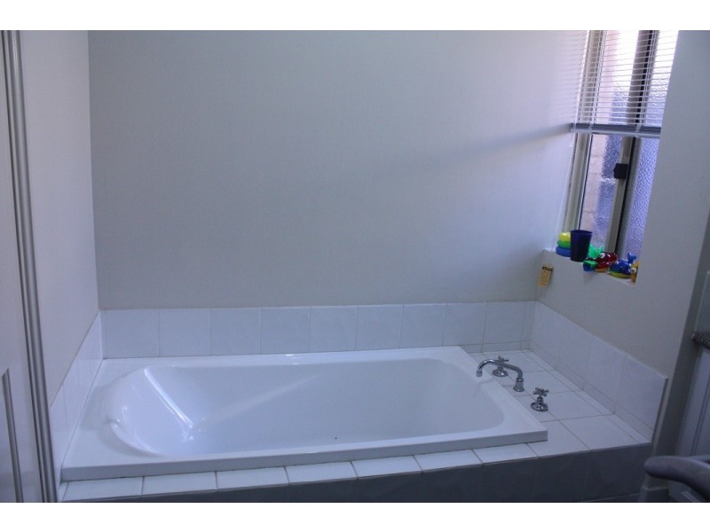 4/187 Cammillo Road, Kelmscott WA 6111