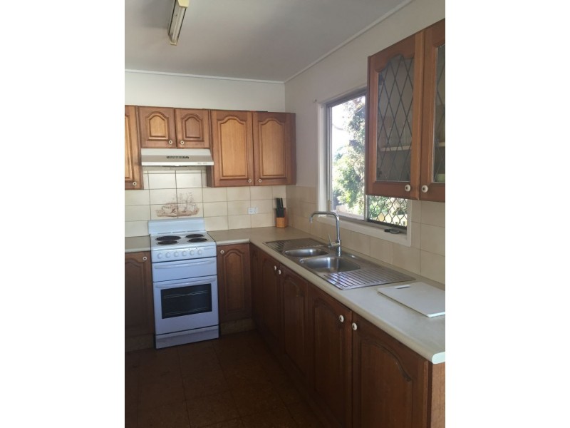 16 Boronia Drive, Southport QLD 4215