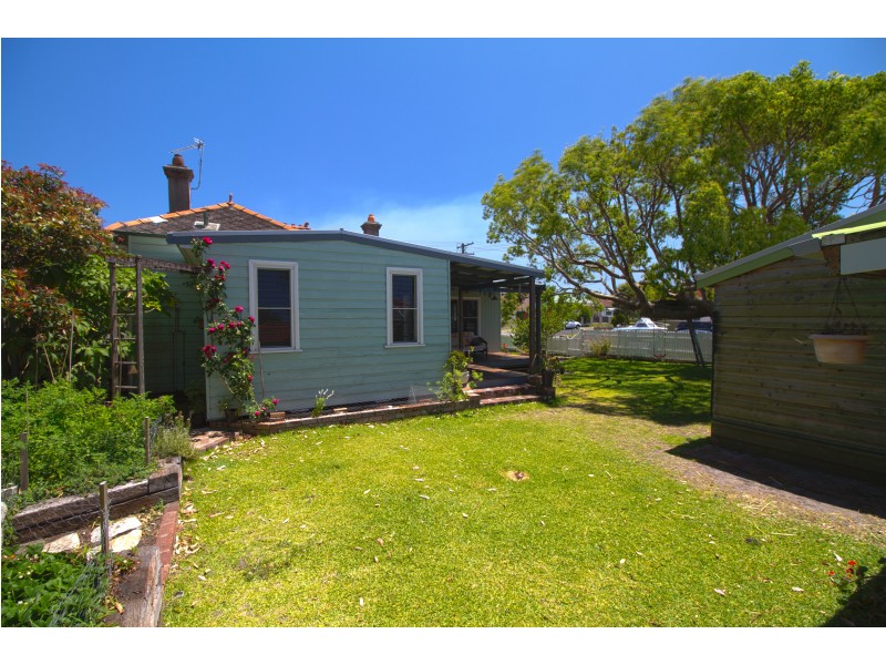 64 Douglas St, Stockton NSW 2295
