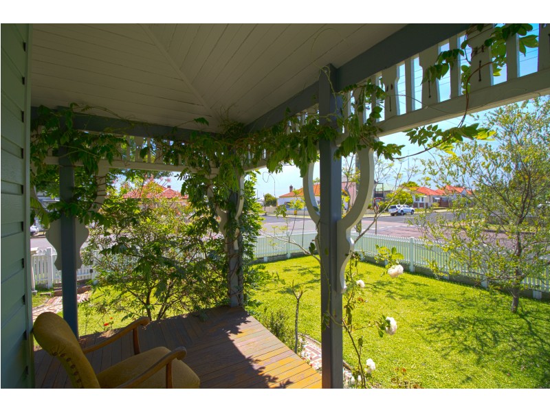 64 Douglas St, Stockton NSW 2295