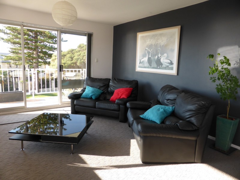 2/1 Hawkstone Street, Cottesloe WA 6011