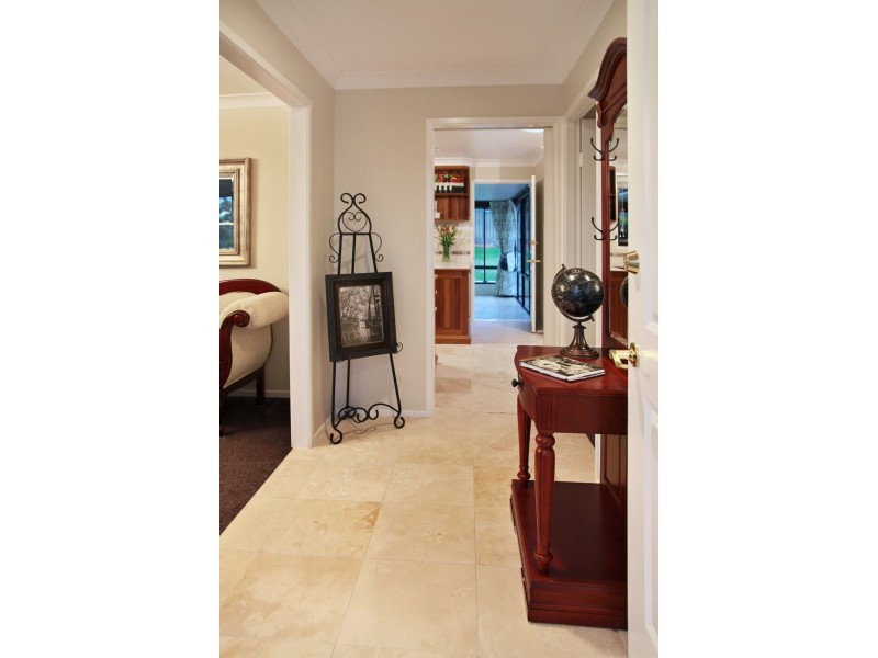 6 Woodburn Way, East Tamworth NSW 2340