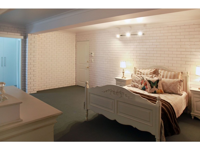 6 Woodburn Way, East Tamworth NSW 2340