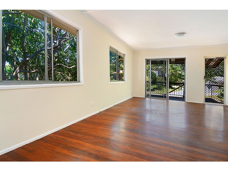 6 Wandearah Crescent, Ferny Hills QLD 4055