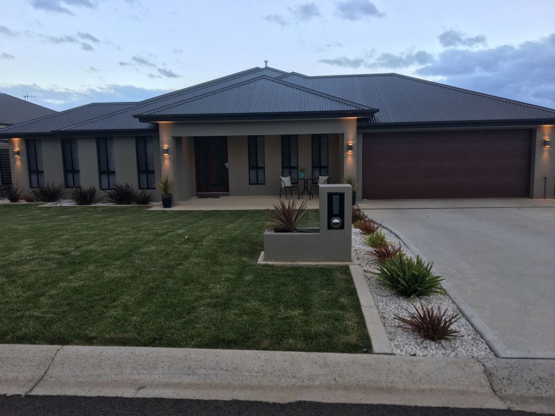 4 Keane Drv, Kelso NSW 2795