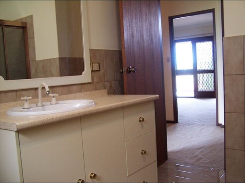 6/4 Redsails Court, West Lakes Shore SA 5020