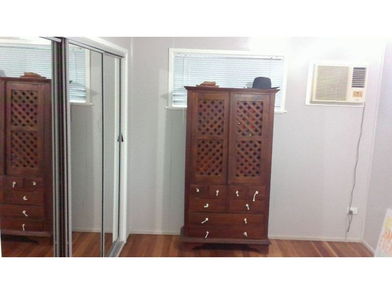 168 Lobb St, Churchill QLD 4305