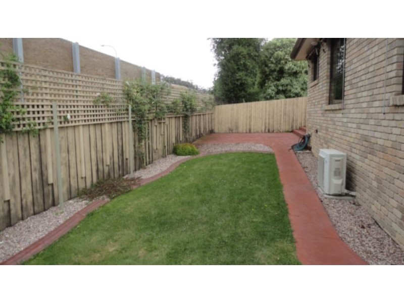 1/3 Holland Court, Howrah TAS 7018