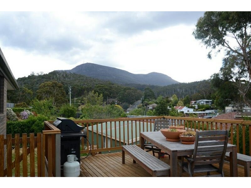 12 Lighton Way, Lenah Valley TAS 7008