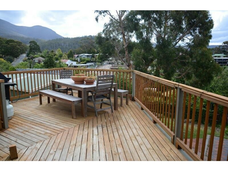 12 Lighton Way, Lenah Valley TAS 7008