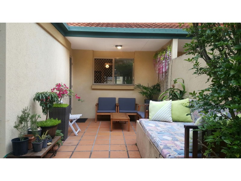 104/152 Palm Meadows Drive, Carrara QLD 4211