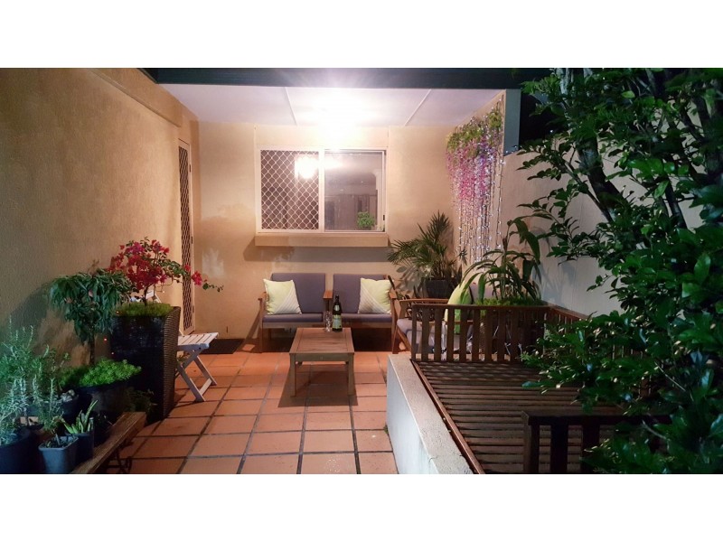 104/152 Palm Meadows Drive, Carrara QLD 4211