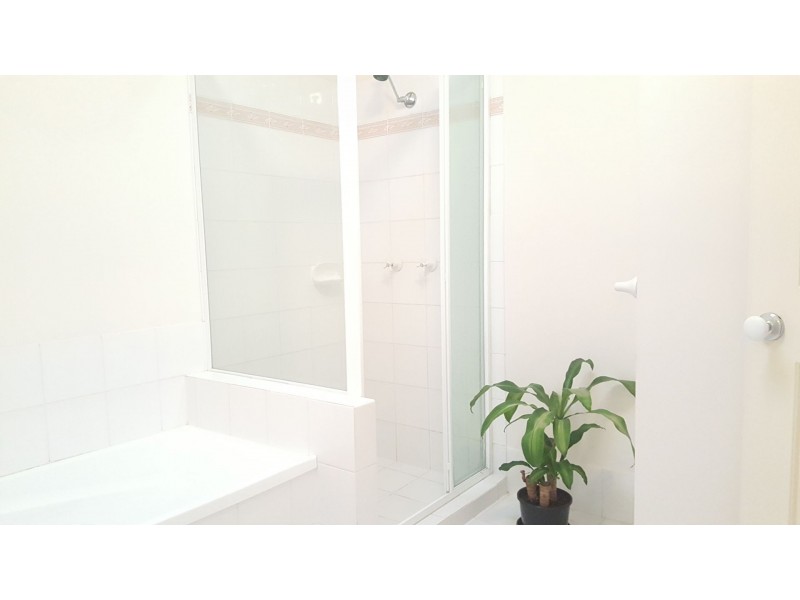 104/152 Palm Meadows Drive, Carrara QLD 4211