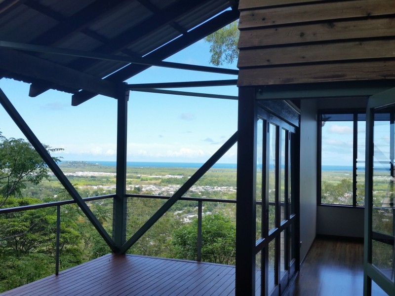 35-37 Chatham Terrace, Smithfield QLD 4878