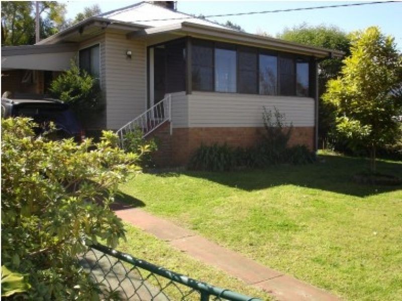 33 Alford Street, Mount Lofty QLD 4350