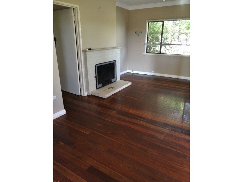 33 Alford Street, Mount Lofty QLD 4350