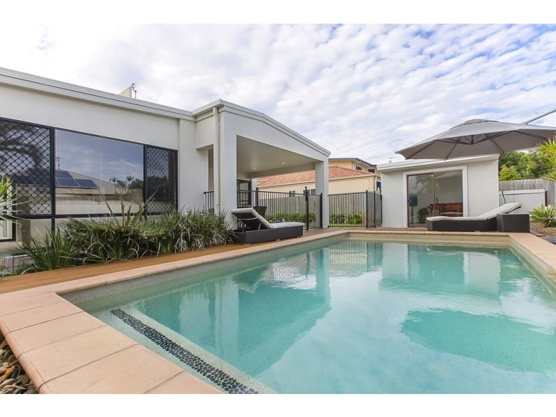 13 Santorini Crt, Kawana Island QLD 4575