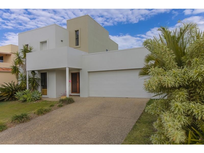 13 Santorini Crt, Kawana Island QLD 4575