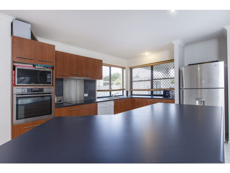 13 Santorini Crt, Kawana Island QLD 4575