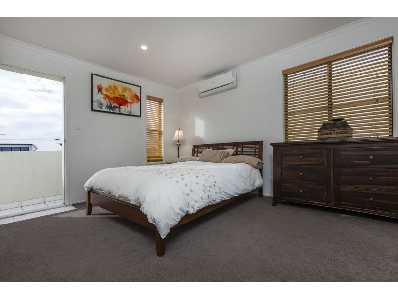 13 Santorini Crt, Kawana Island QLD 4575