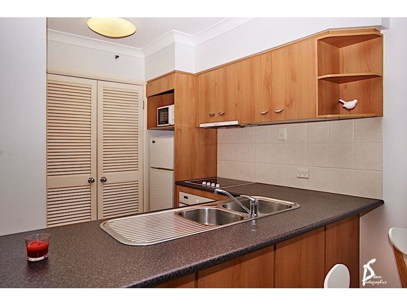 2015/2633 Gold Coast Highway, Broadbeach QLD 4218