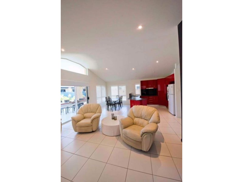 5 Isabella Avenue, Glenella QLD 4740