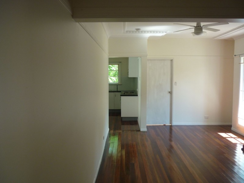 215 Sir Fred Schonell  Dr, St Lucia QLD 4067