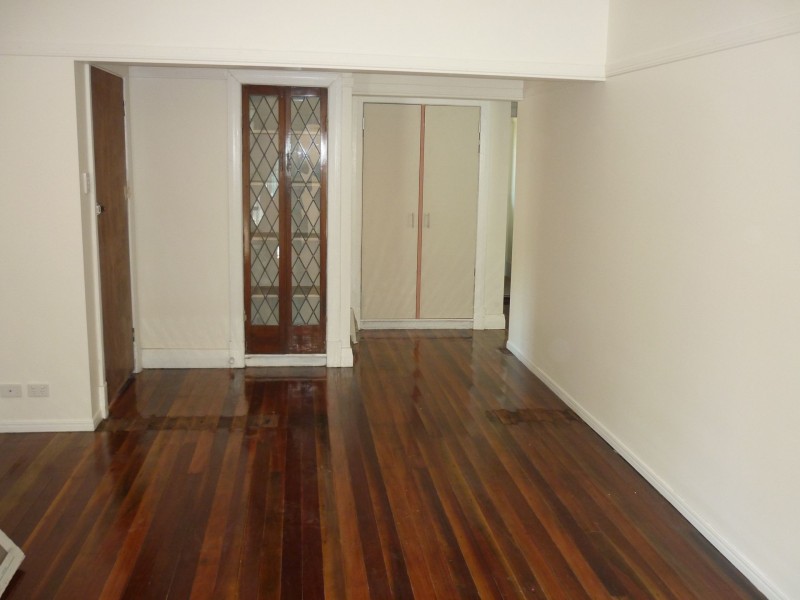 215 Sir Fred Schonell  Dr, St Lucia QLD 4067