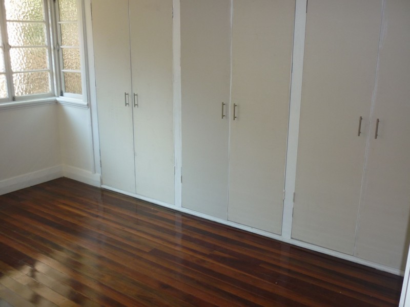 215 Sir Fred Schonell  Dr, St Lucia QLD 4067