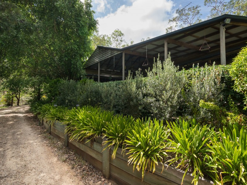 6 Woodland Cres, Withcott QLD 4352
