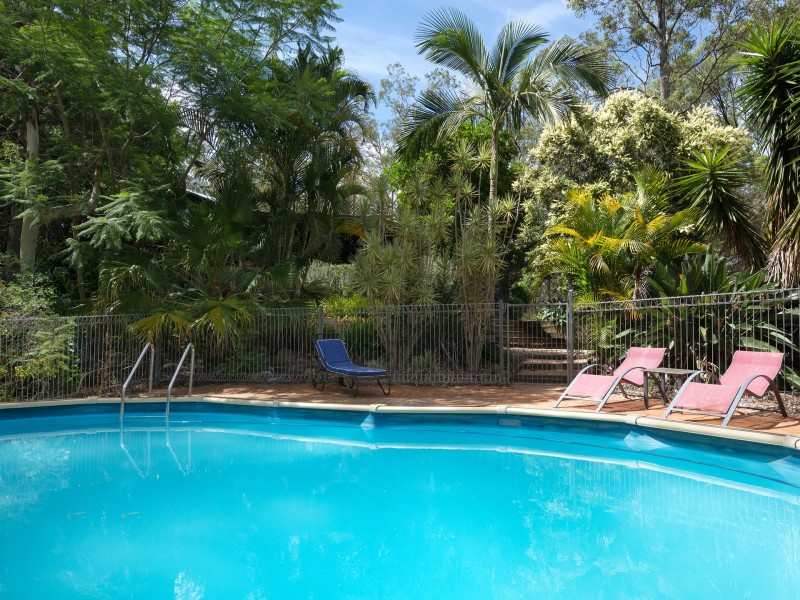 6 Woodland Cres, Withcott QLD 4352