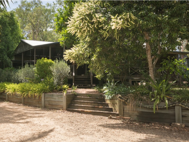 6 Woodland Cres, Withcott QLD 4352
