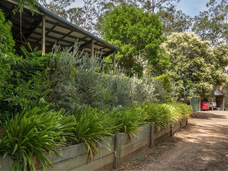 6 Woodland Cres, Withcott QLD 4352