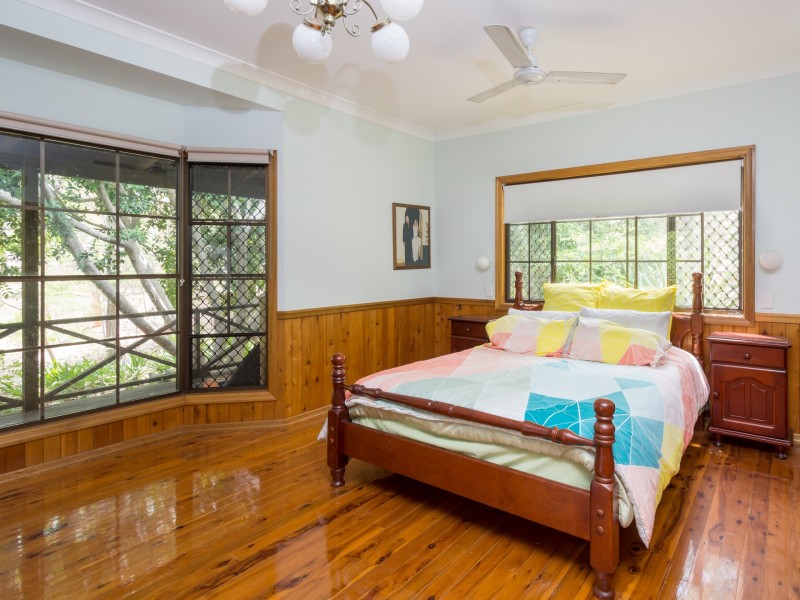 6 Woodland Cres, Withcott QLD 4352