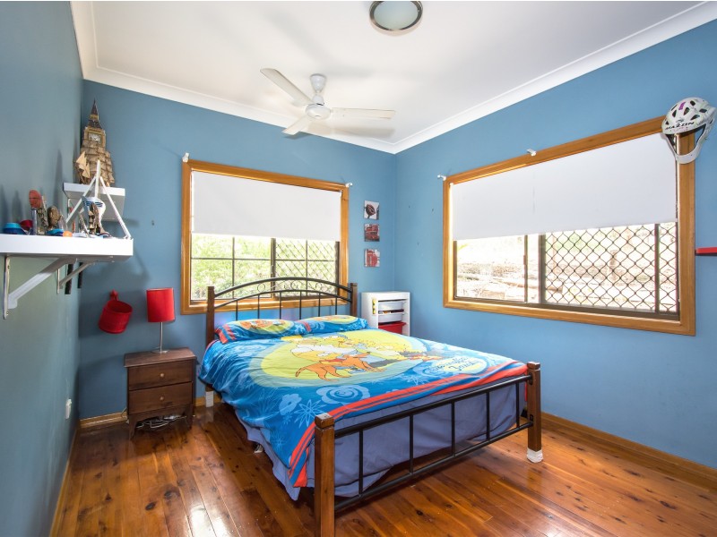 6 Woodland Cres, Withcott QLD 4352
